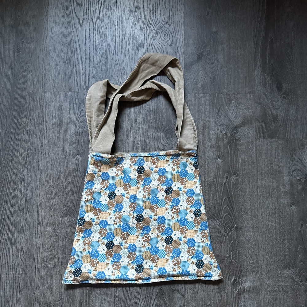 Beige Star Patterned Tote Bag - image 3